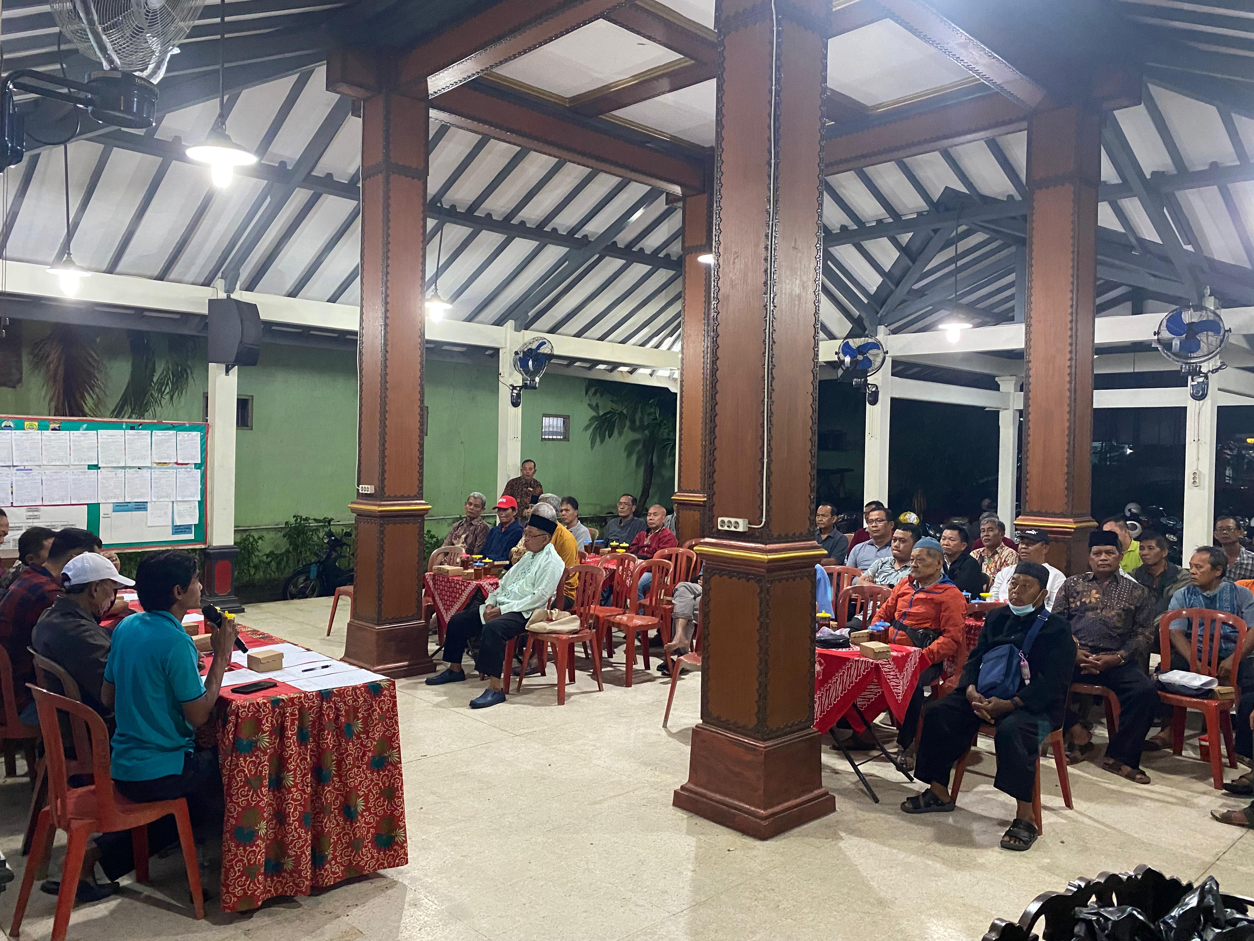PEMBAGIAN HONOR KEPADA RT RW DESA GROGOL