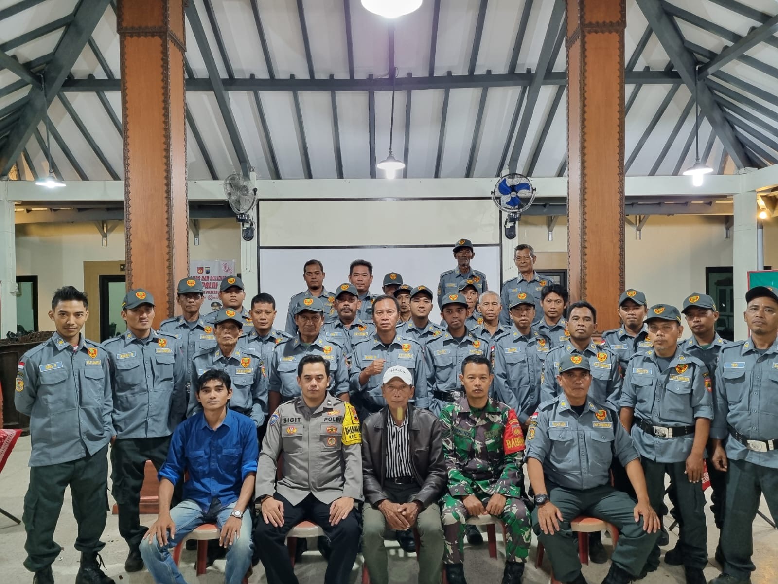 PEMBAGIAN HONOR SATLINMAS DESA GROGOL